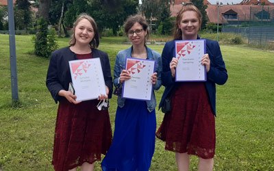 Von links nach rechts: Michaela S., Julia Z. und Samantha E. Foto: KJF Augsburg/Silke Hoffmann 